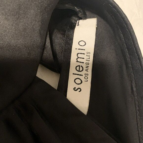 Solemino Womens Solid Black Satin Halter Tank Crop Top Medium - Picture 3 of 4